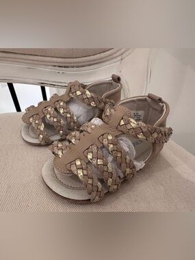 🤍 18~24 Mth Leather Robeez Taupe Baby Sandals with Metallic Gold Braids NWT